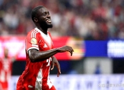 英雄联盟总决赛2025-拜仁绝杀曼联，德布劳内刷新纪录