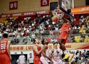 英雄联盟总决赛-球队在比赛中一鼓作气，取得连胜佳绩