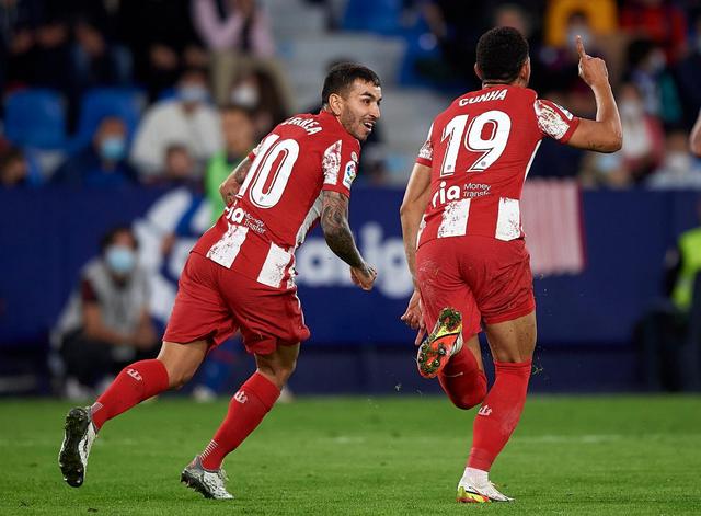 皇家社会豪取胜利，稳居榜首