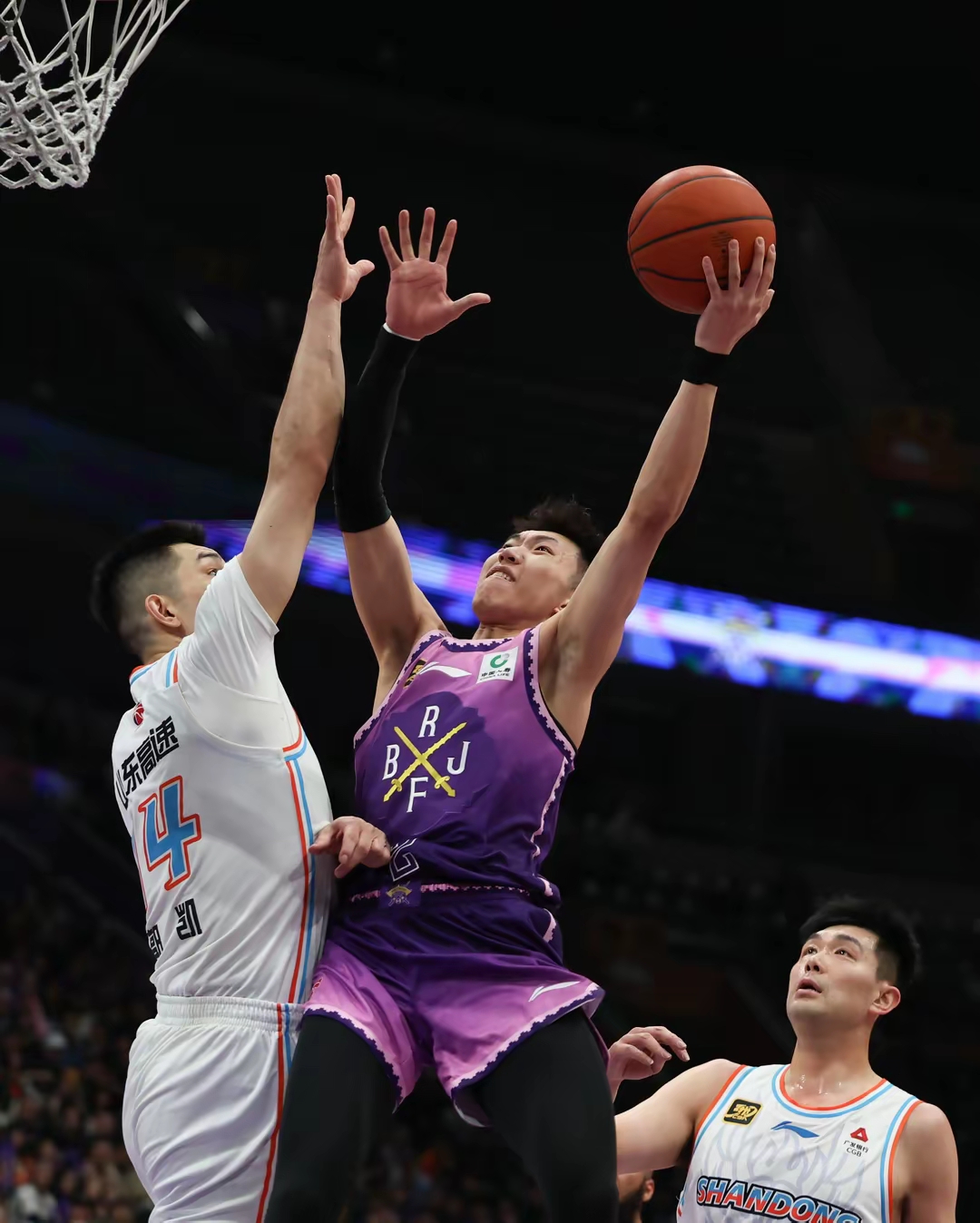 CBA选手爆冷获胜，专家预测失准