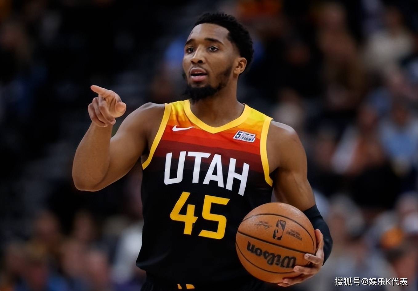 太阳横扫爵士,米切尔惊艳四座 太阳横扫爵士,米切尔惊艳四座