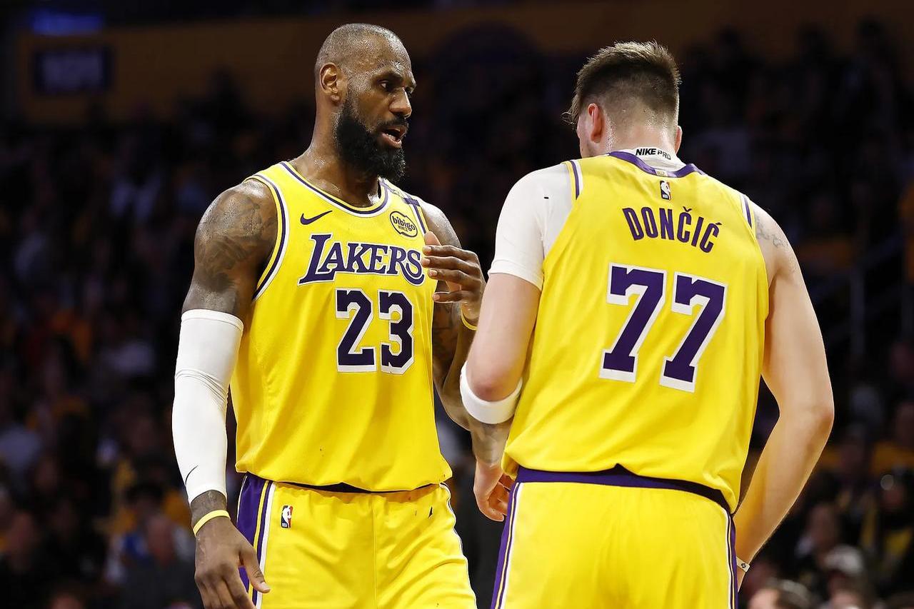 猛龙鏖战雷霆,东契奇带队取胜 猛龙鏖战雷霆,东契奇带队取胜