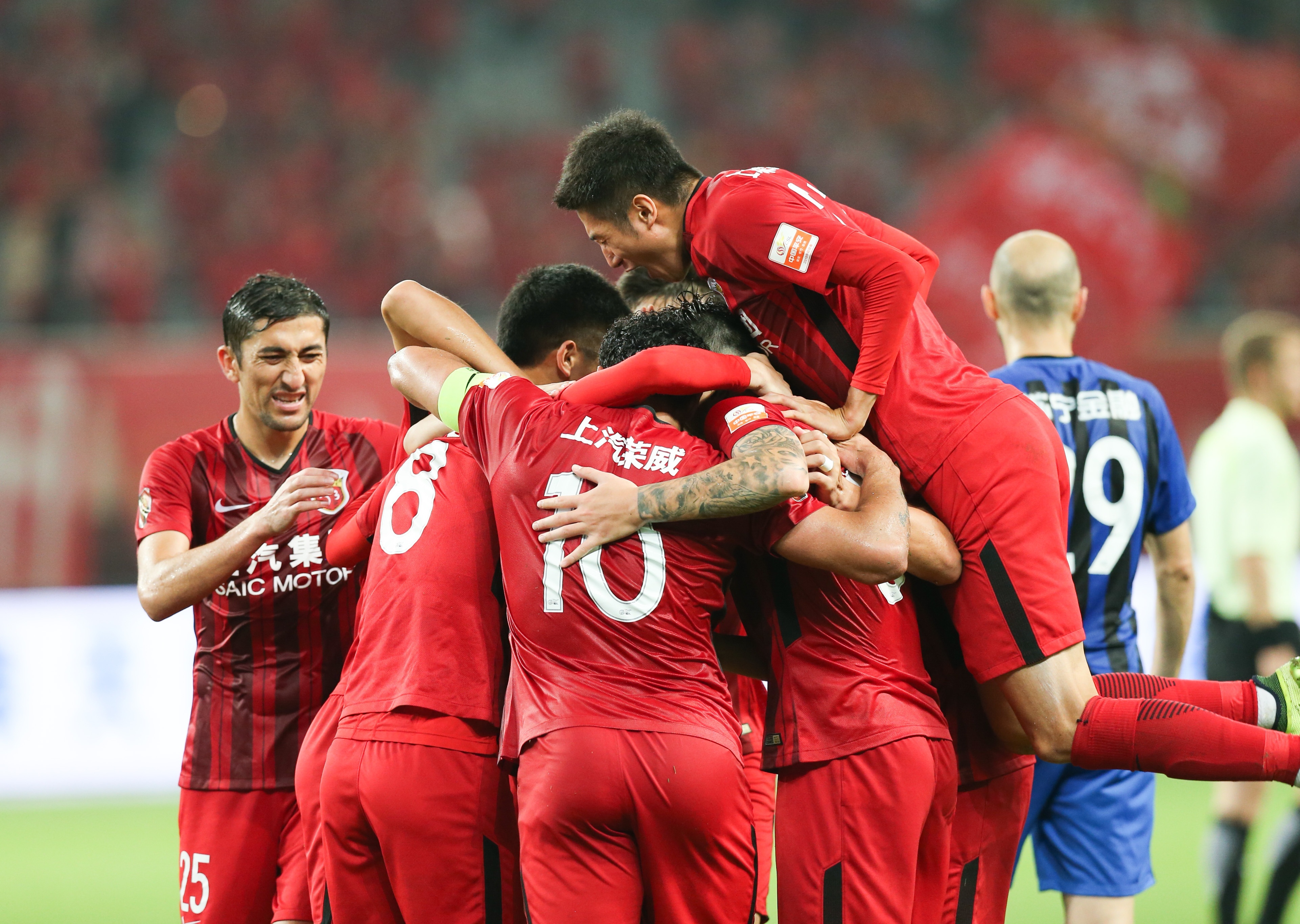 热那亚球队主场取胜,球迷尽展热情为球队加油的简单介绍 热那亚球队主场取胜,球迷尽展热情为球队加油的简单介绍