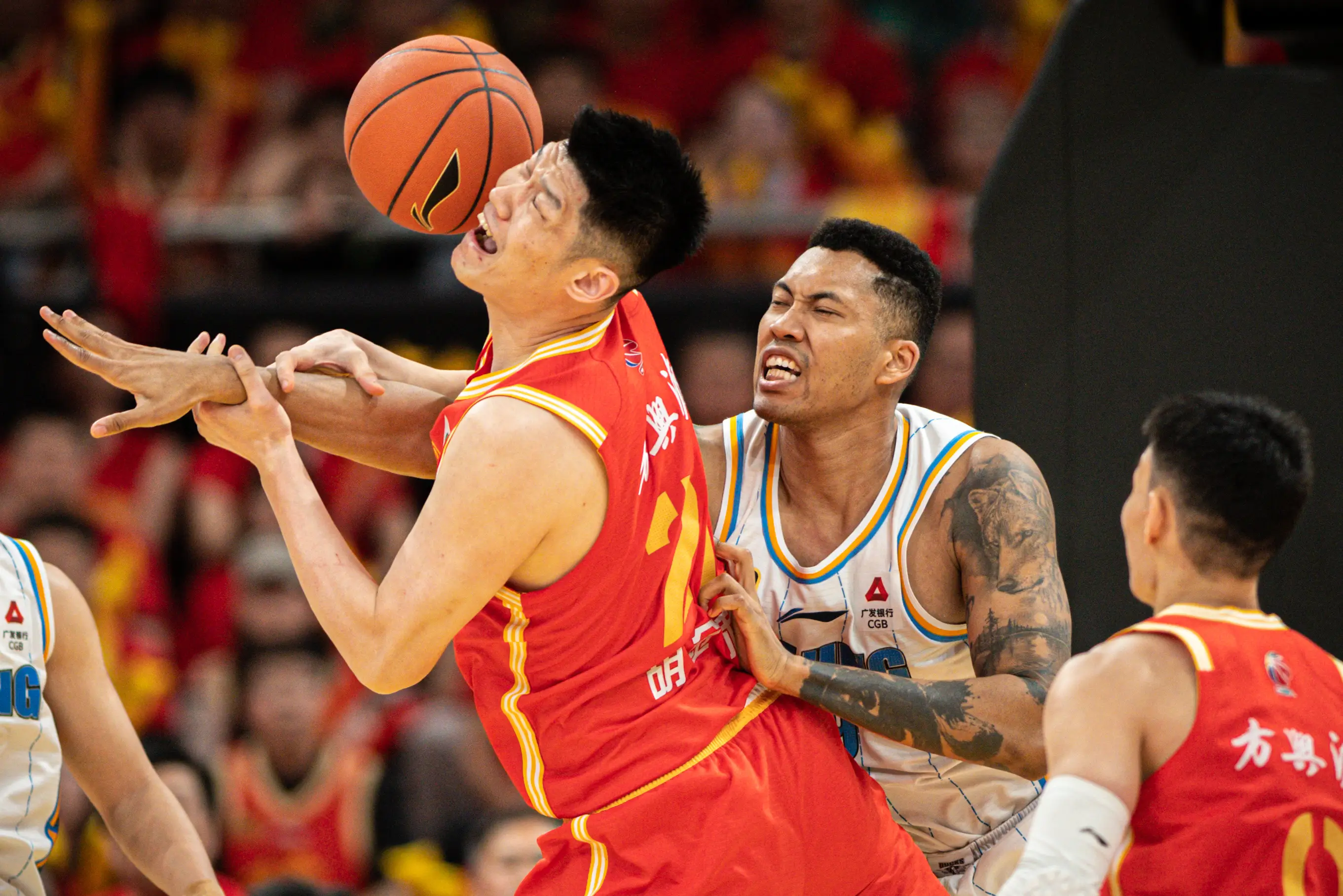 山西队碾压新疆队,胡金秋点燃赛场 山西队碾压新疆队,胡金秋点燃赛场